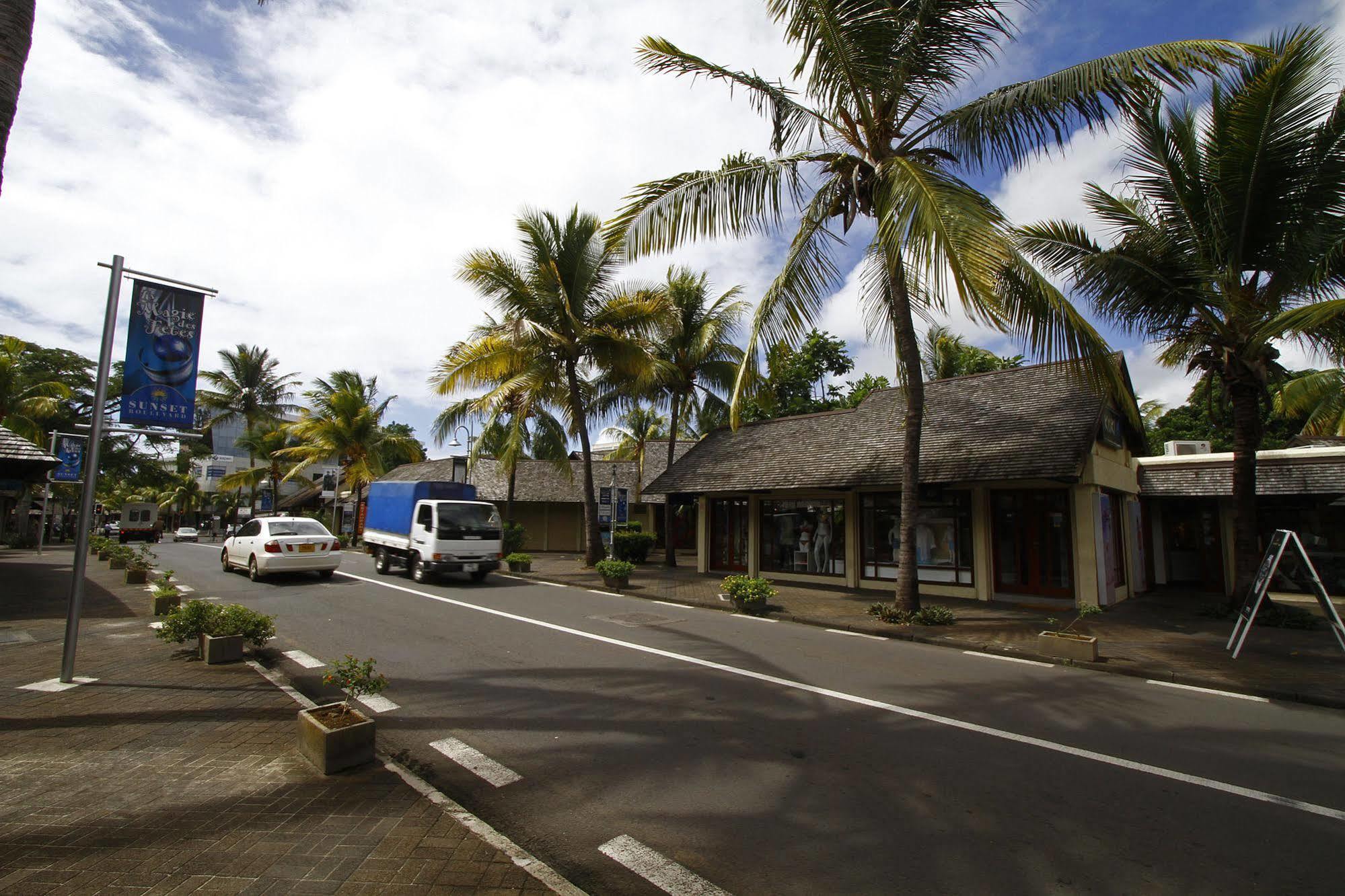 Azure Beach Seafront Hotel Mauritius Exteriör bild