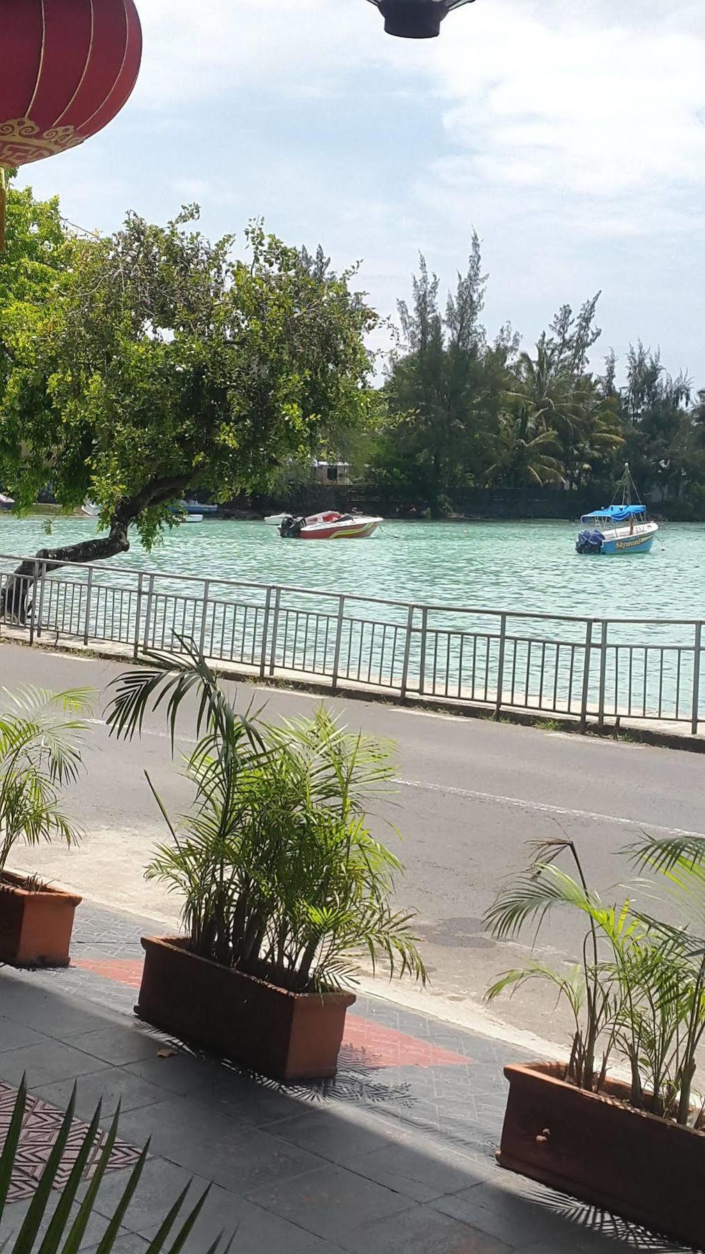 Azure Beach Seafront Hotel Mauritius Exteriör bild