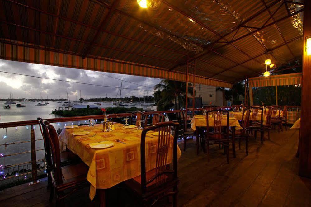 Azure Beach Seafront Hotel Mauritius Exteriör bild