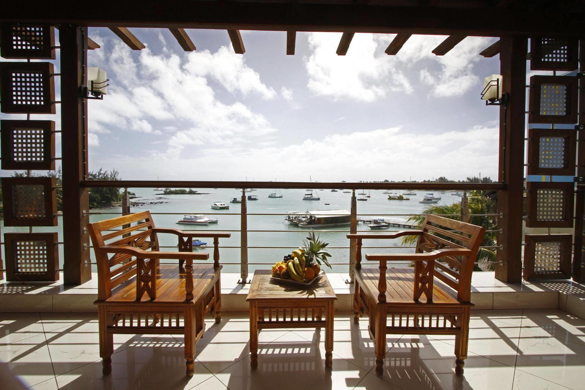 Azure Beach Seafront Hotel Mauritius Exteriör bild