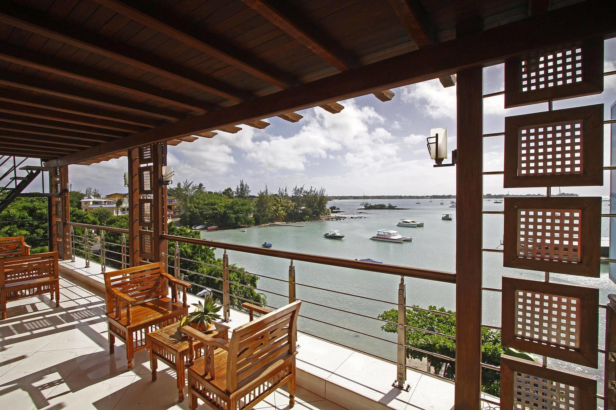 Azure Beach Seafront Hotel Mauritius Exteriör bild