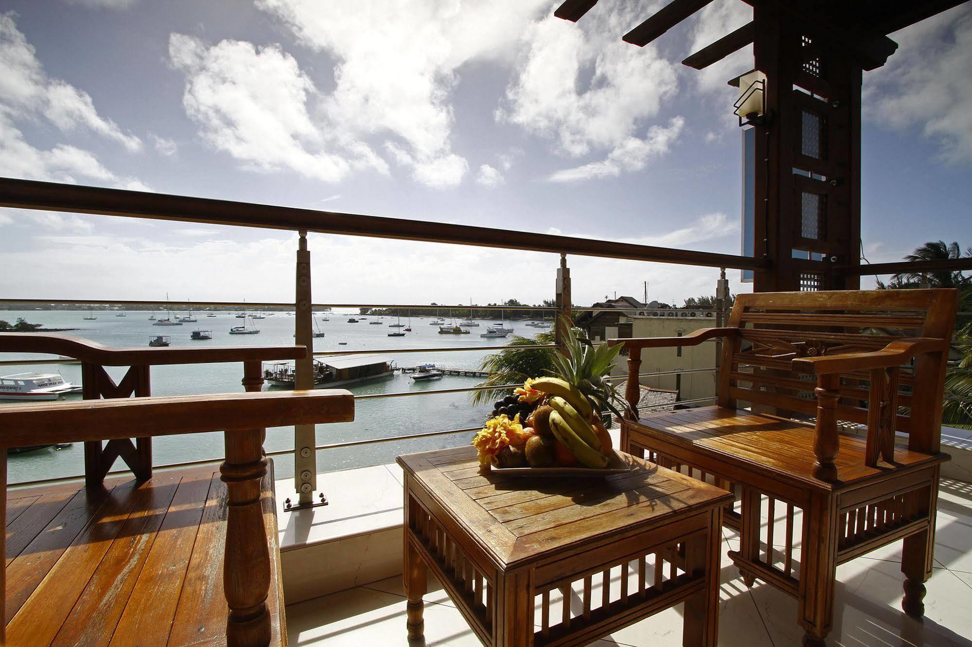 Azure Beach Seafront Hotel Mauritius Exteriör bild